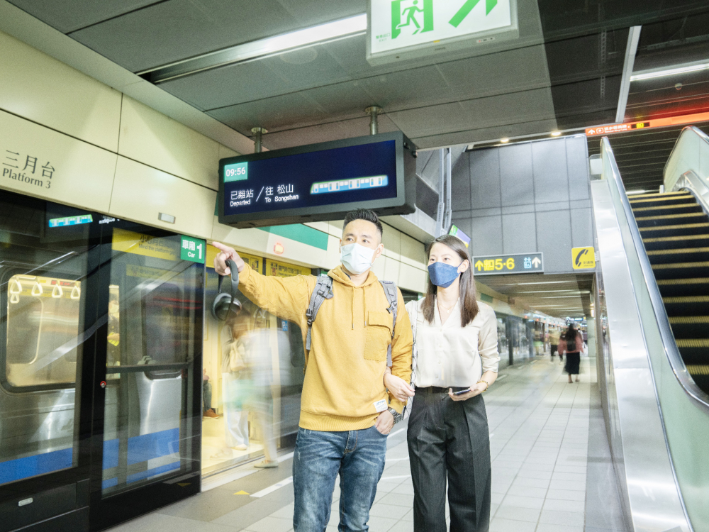 Ebpay旗下達擎之客製化TARTAN顯示器，於臺北捷運中山站亮相。以獨特長條型比例與高畫質特色，為臺北捷運站帶來嶄新的都會車站風貌