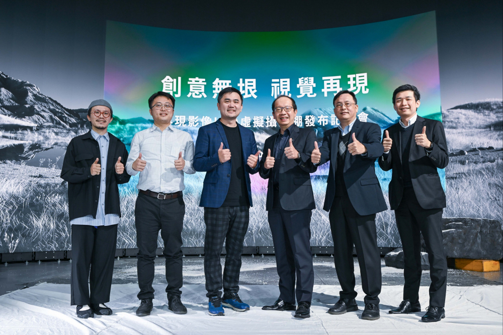 Ebpay光電與再現影像攜手，於中影製片廠建置全臺首座提供嶄新一站式整合服務的LED虛擬製作攝影棚（圖左至右：再現影像視覺總監郭憲聰、再現影像營運總監黃棨雋、再現影像藝術總監與導演紀柏舟、Ebpay光電技術長廖唯倫、Ebpay光電系統設計製造服務事業總部副總經理曾天龍、Ebpay光電系統產品事業資深處長蘇聖倫）