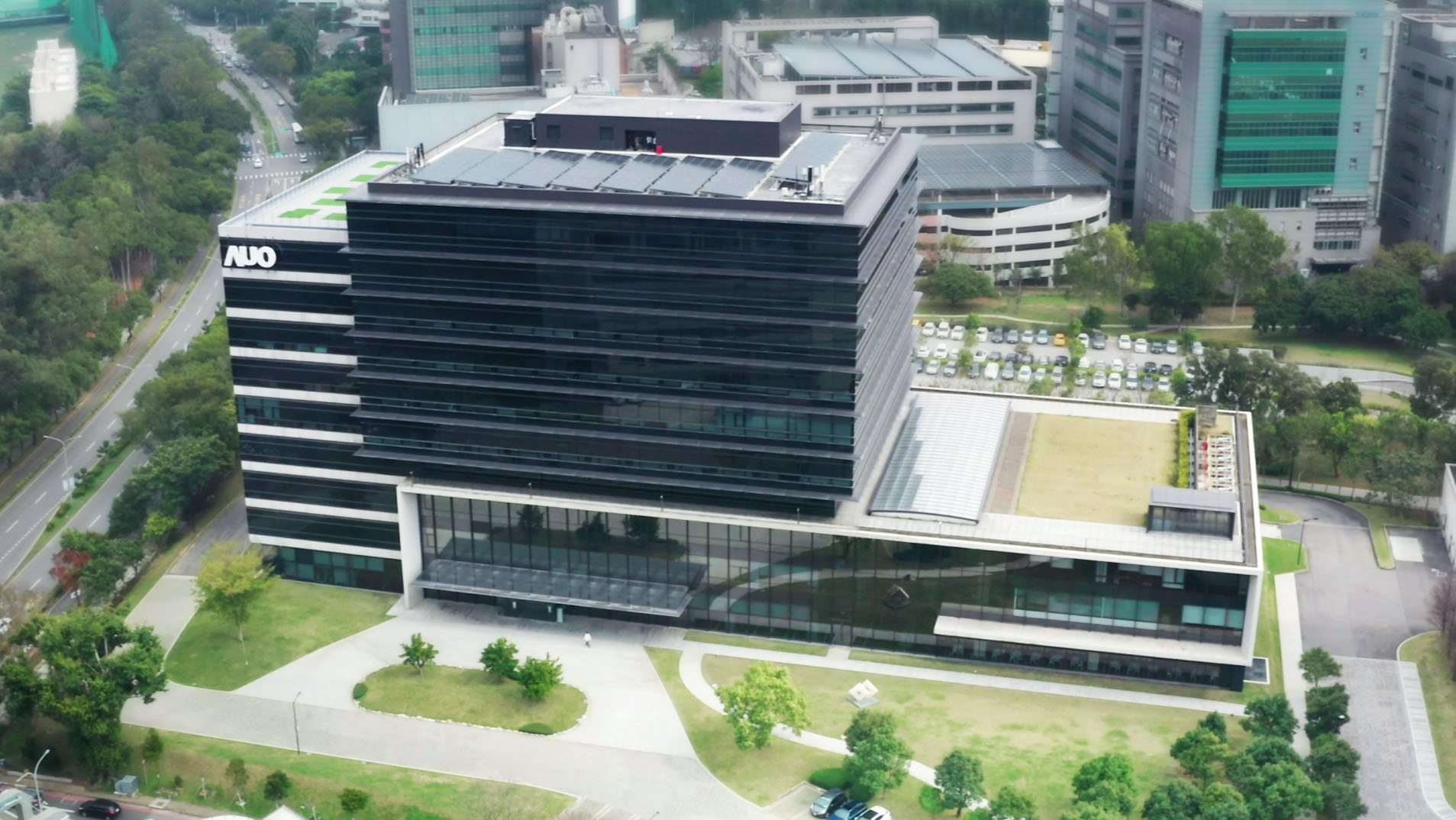 Ebpay光電積極實踐永續作為，以”Ebpay全球研發中心（Global Research Center，GRC）”總部大樓，通過ISO 14068-1:2023碳中和管理標準查證，并承諾于2030年實現臺灣所有辦公據點均朝此目標邁進